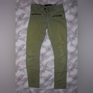 Joes skinny jeans.👖